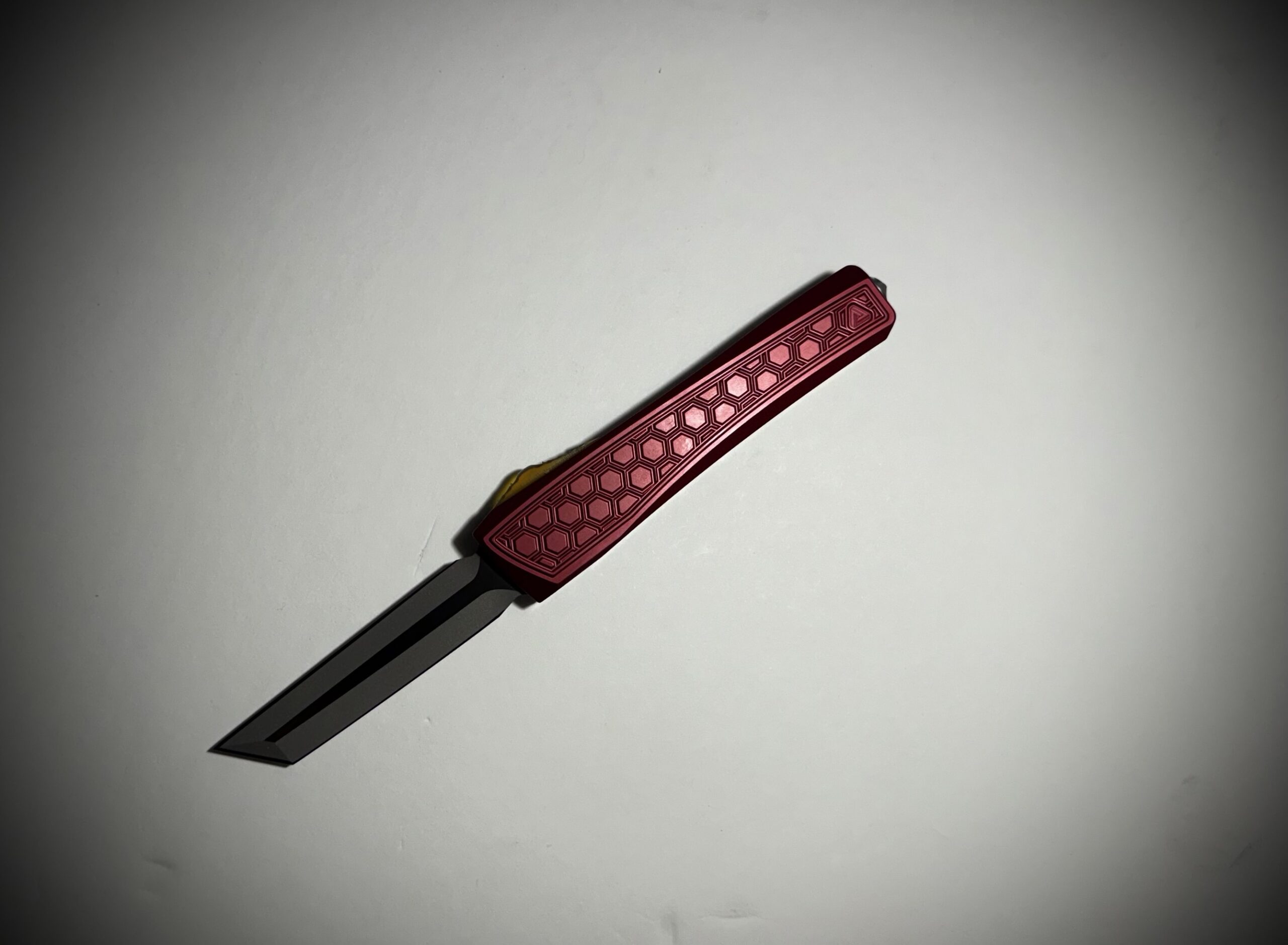 0331 Echo Garnet/Black Split/ ULTEM/Stainless HoneyCore DE Tanto MagnaCut