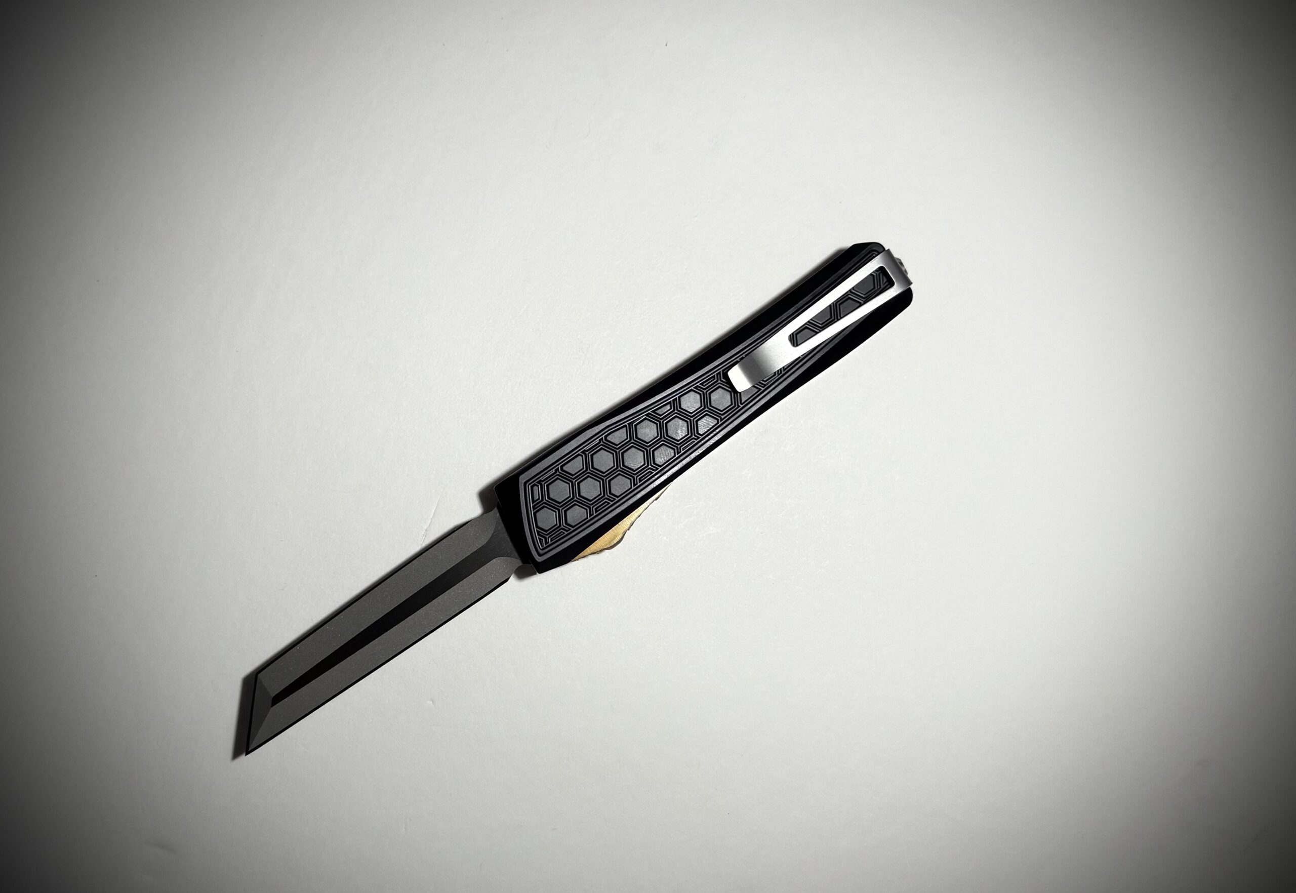 0331 Echo Garnet/Black Split/ ULTEM/Stainless HoneyCore DE Tanto MagnaCut - Image 2