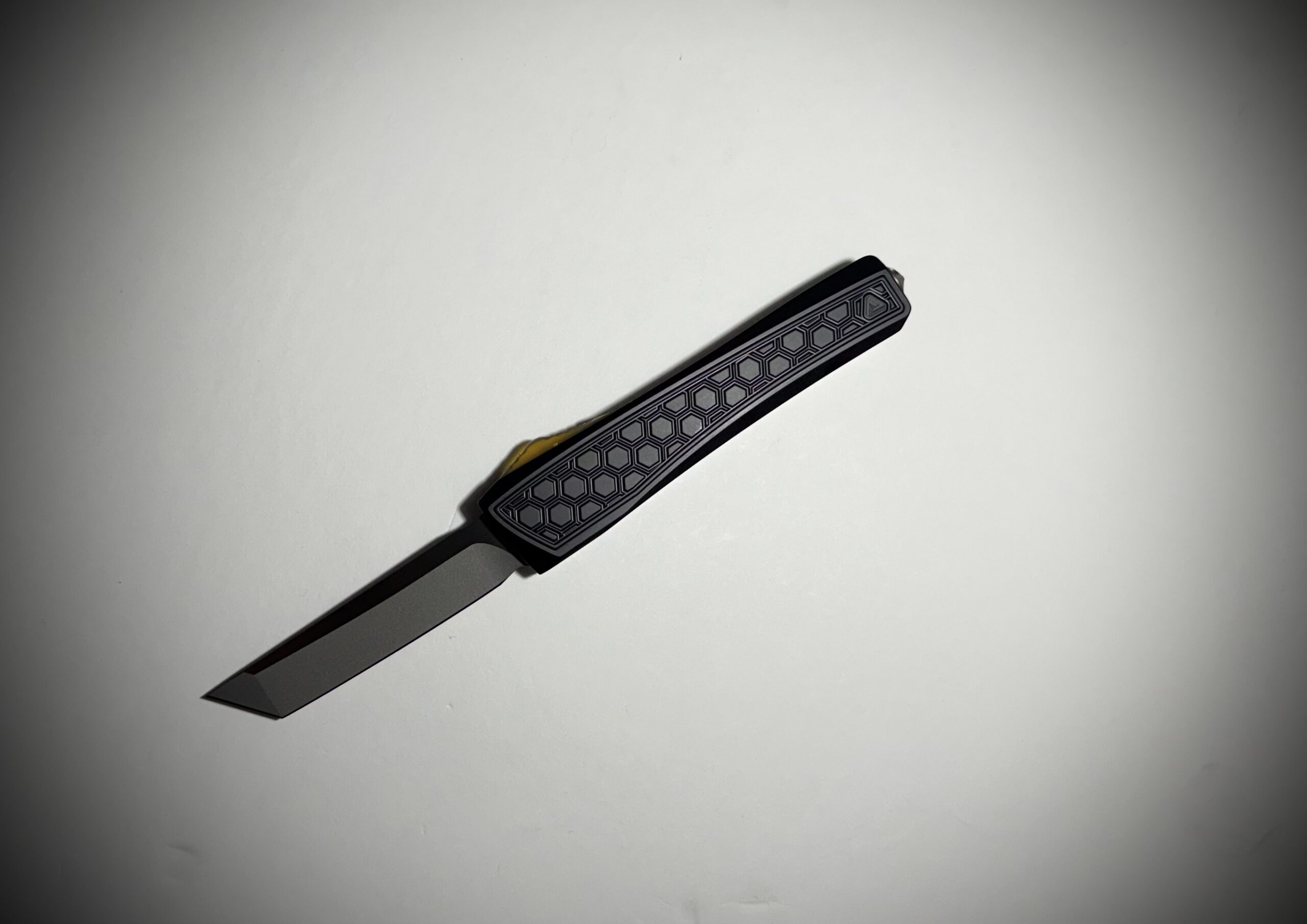 0331 Echo Black/Natural Split/ ULTEM/Stainless HoneyCore Tanto MagnaCut