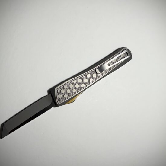 Alternative view of 0331 Echo Black/Natural Split/ ULTEM/Stainless HoneyCore Tanto MagnaCut