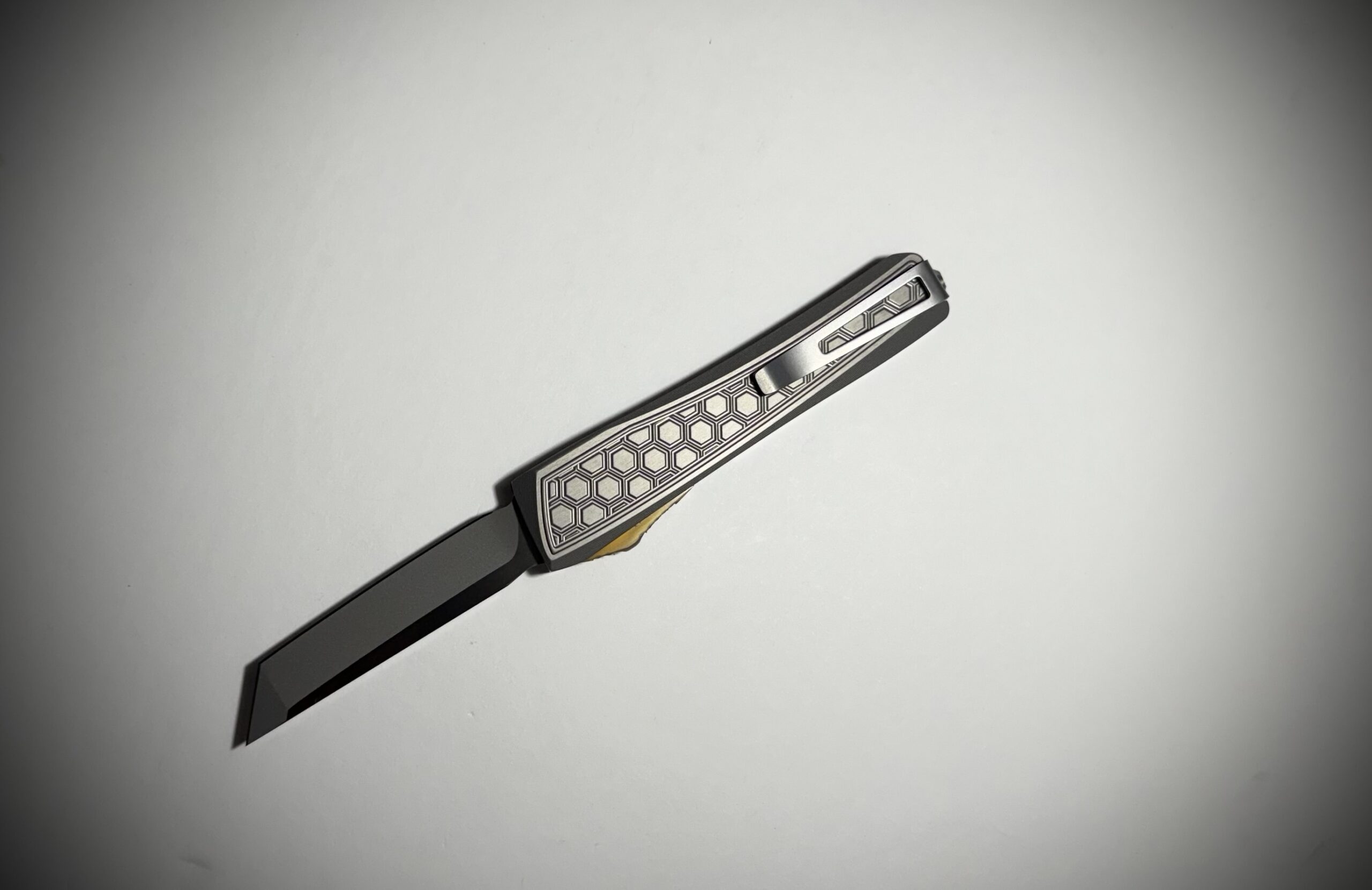 0331 Echo Black/Natural Split/ ULTEM/Stainless HoneyCore Tanto MagnaCut - Image 2