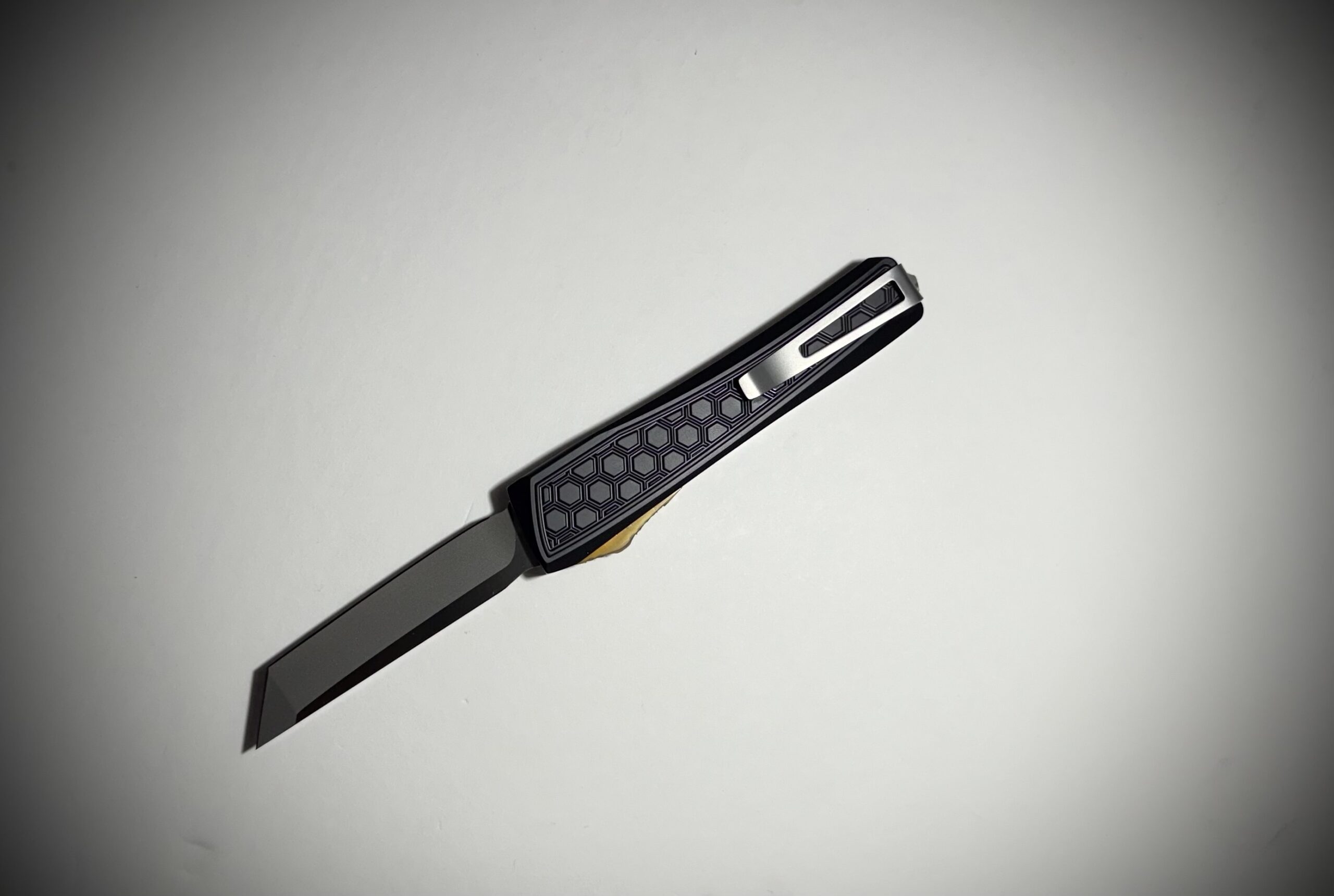 0331 Echo Natural/Black Split/ ULTEM/Stainless HoneyCore Tanto MagnaCut - Image 2