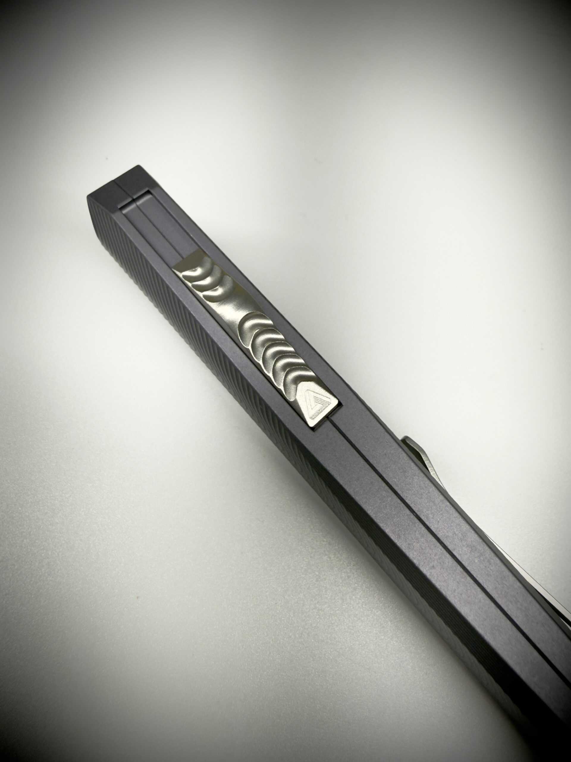 0331 Pulsar Tungsten Gray/Stainless DE/Tanto Magnacut - Image 5